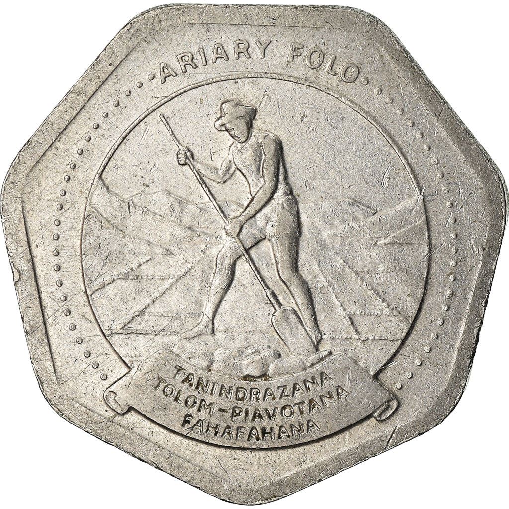 Madagascar | 10 Ariary Coin | Star | Worker | Peat | Km:18 | 1992