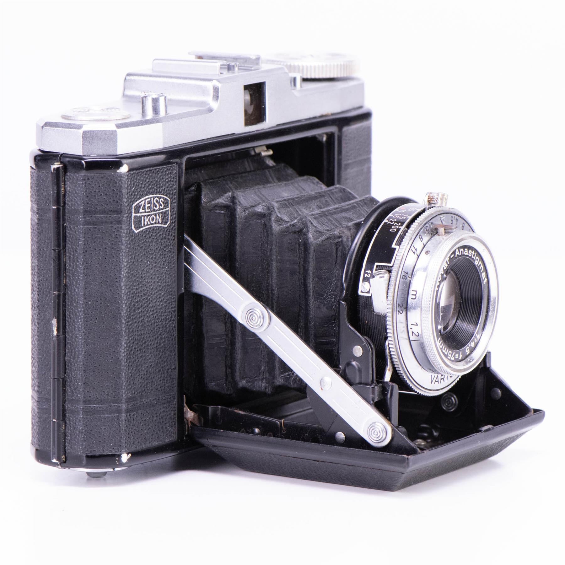 Zeiss Ikon Nettar Camera | 75mm f4.5 lens | Black | Germany | 1951 - 1957