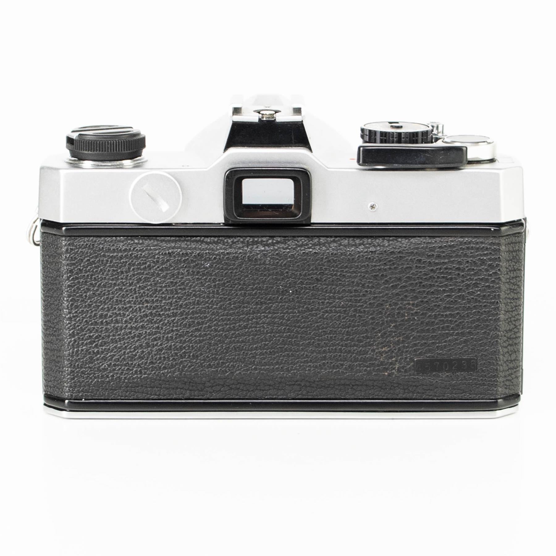 Fujica ST605N Camera | Fujinon 55mm f2.2 lens | White | Japan | M42 mo