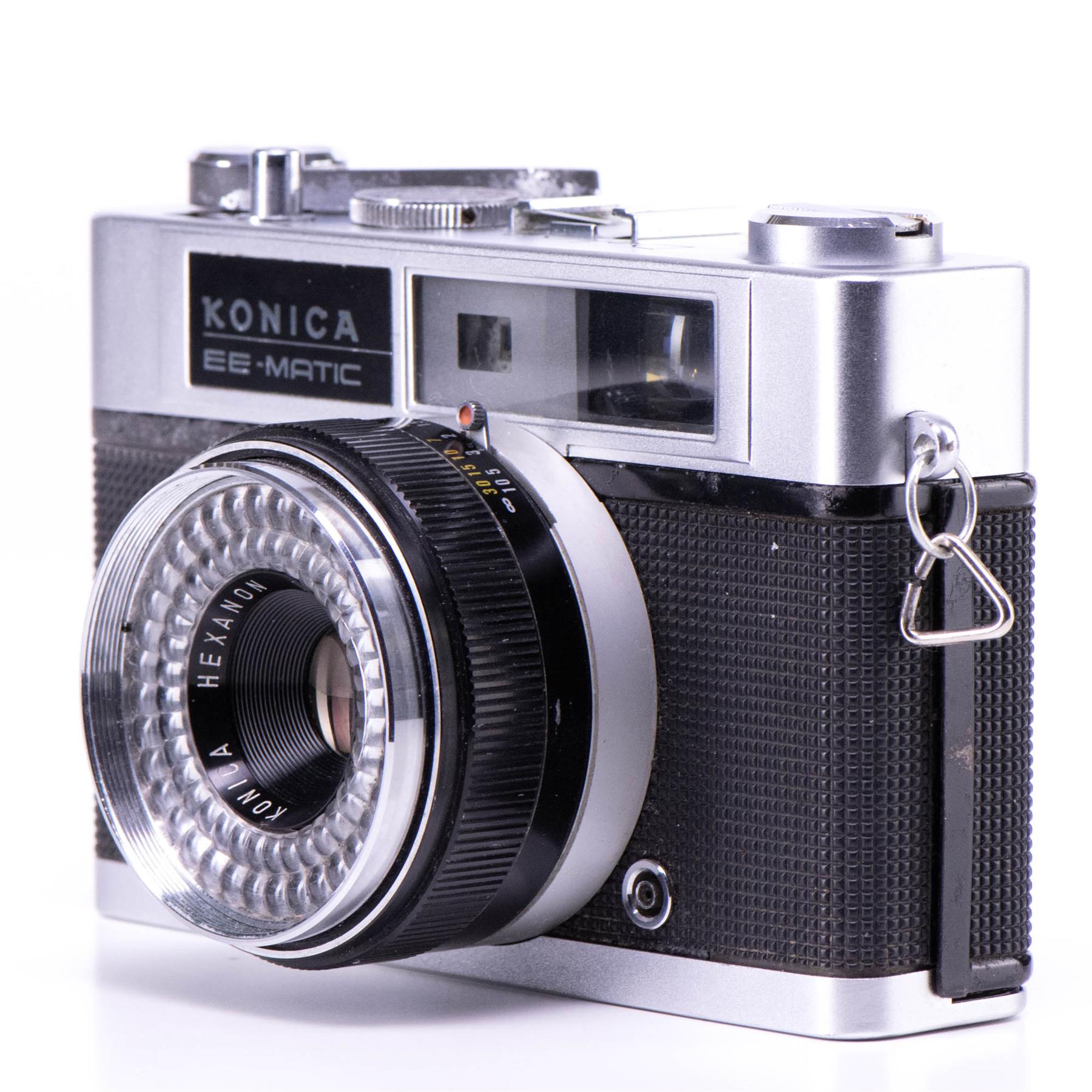 Konica EE-Matic Deluxe Camera |40mm f2.8 lens | White | Japan | 1963 N