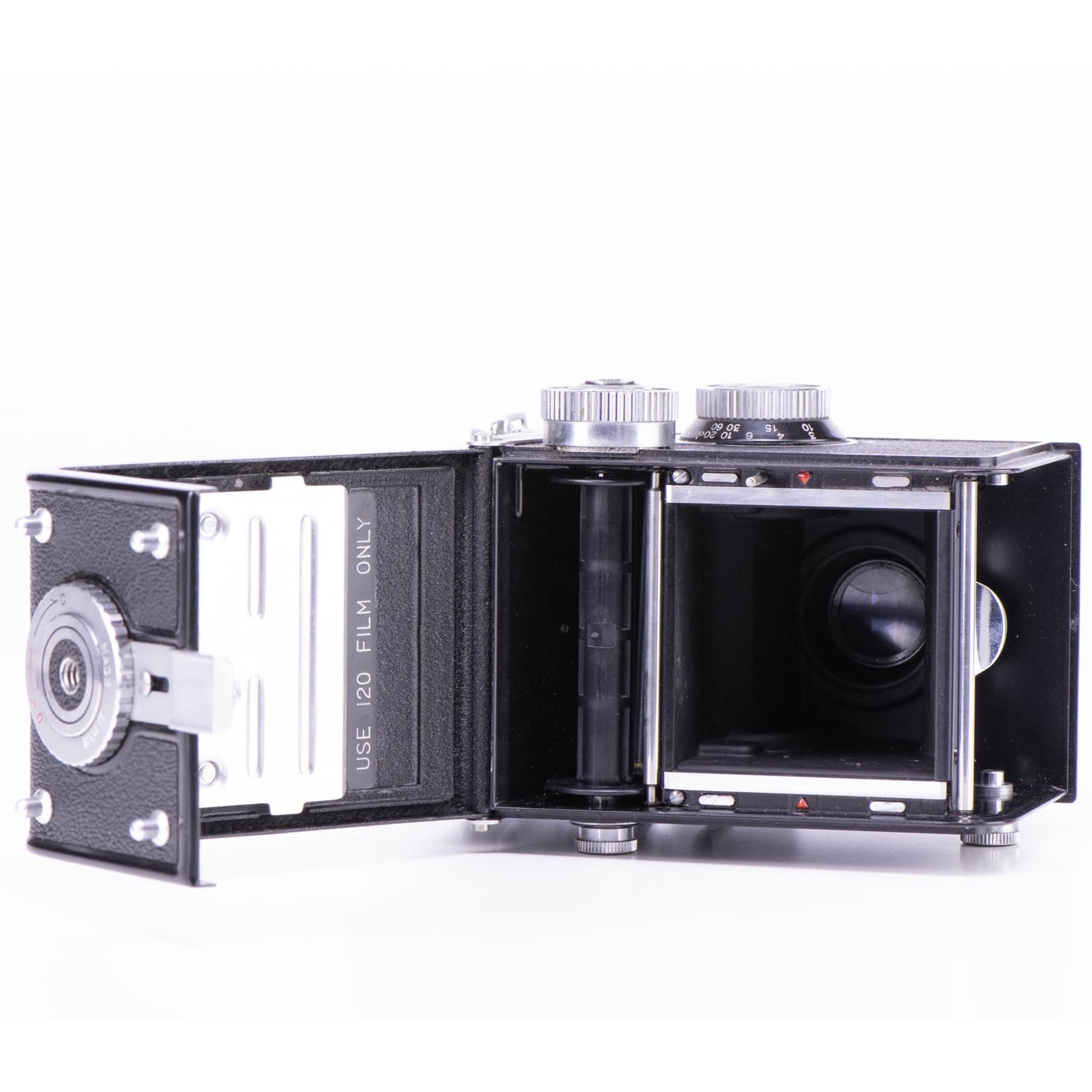 Yashica-E カメラ | 80mm f3.5 レンズ | ブラック | 日本 | 1964 - 1966