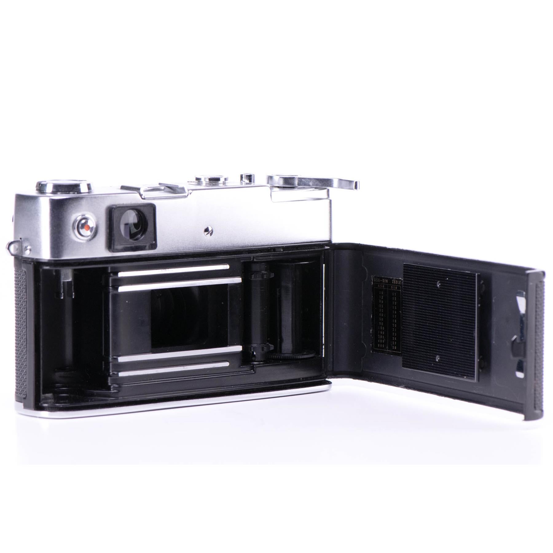 Yashica minister-D Camera | 45mm f2.8 lens | White | Japan | 1964 | No