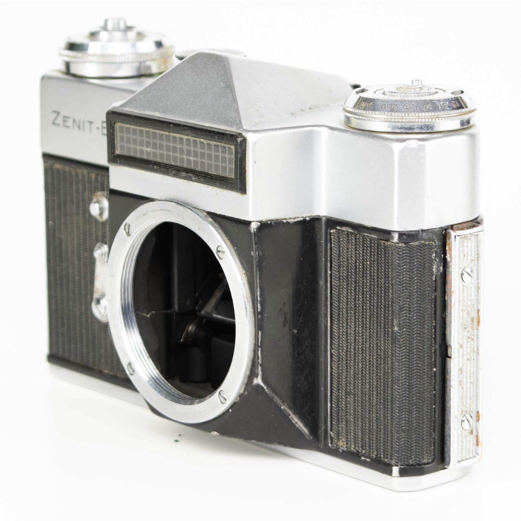 Zenit E 相机机身| 白色| M42 | 苏联| 1965 - 1982